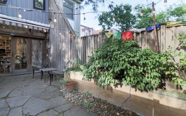 Chic Toronto Townhouse With Private Patio
