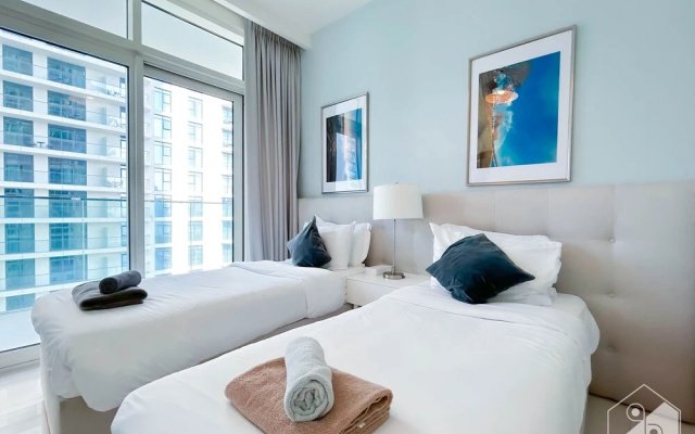 Luxurious Beach front Apt with balcony Dubai Marina