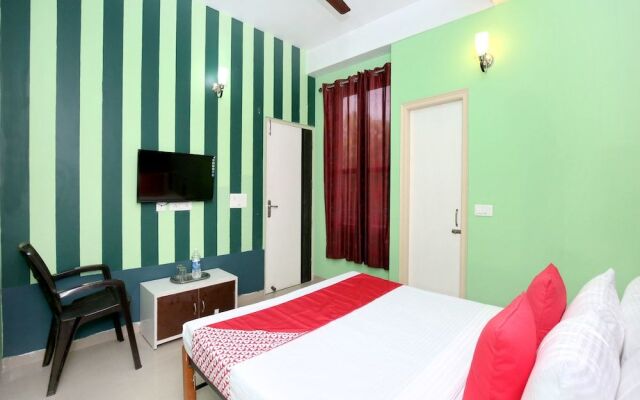 OYO 12379 Hotel Riyasat