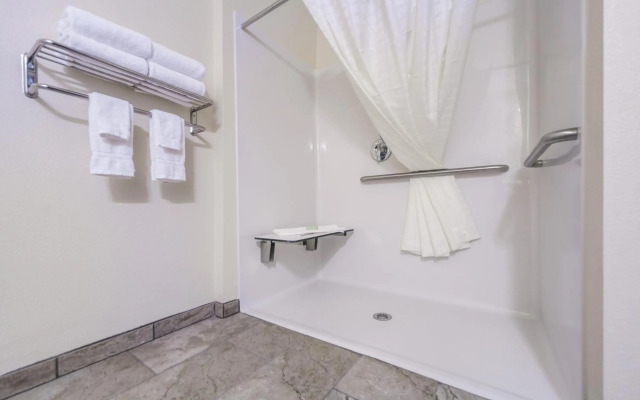 Cobblestone Inn & Suites - Holdrege