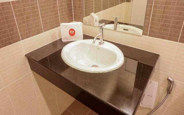 NIDA Rooms Sahamit 211 King Monument