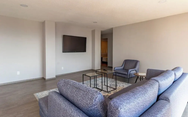 Penthouse Near Masaryk , Sleeps 16 , Pet Friendly