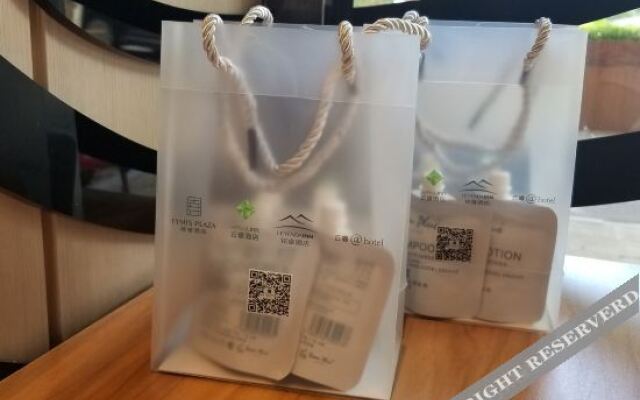 Hangzhou Yunrui@Hotel (Linping Yintai Department Store Pedestrian Street)