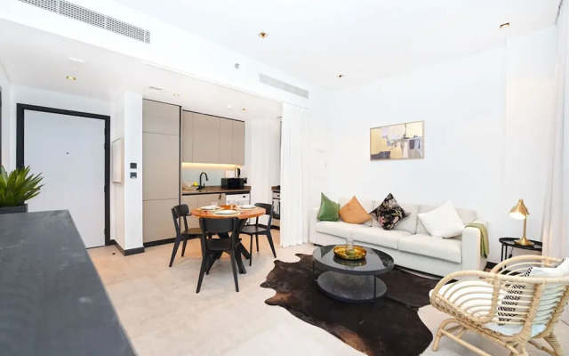 Easygo- Executive 1bdr Northside Busbay