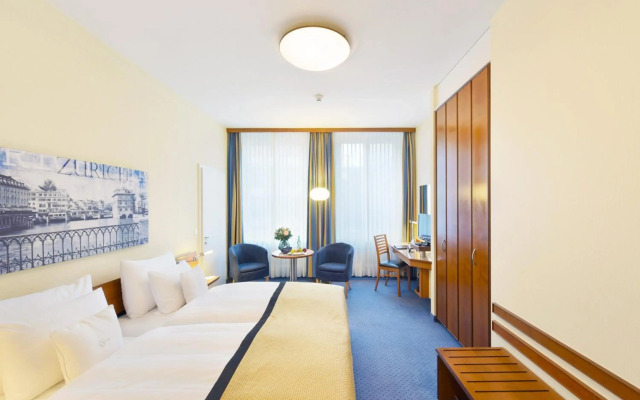 Glärnischhof by Trinity