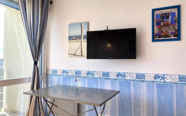 REF 003 STUDIO Vue sur port Résidence du Soleil