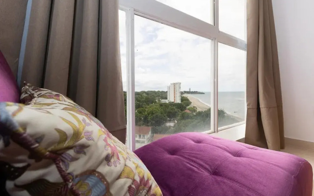 The Farallon Beach Condo by Acomodo