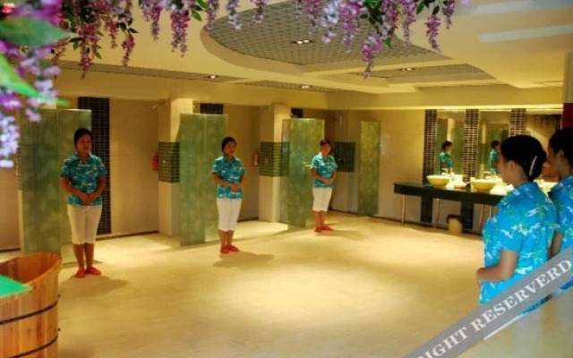 Xiangyang Oriental Hawaii Holiday Hotel