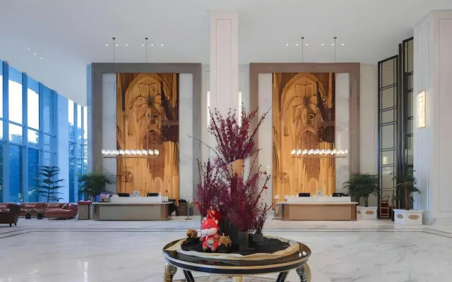 Daye Vienna International Hotel (Huangshi Daye Center High-speed Railway Station)