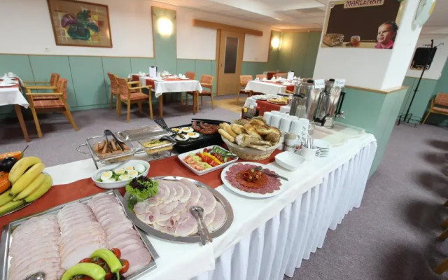 Hotel KAMU GARNI