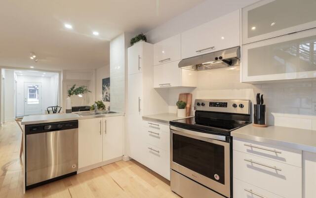 3 Br Luxury & Spacious Apartment in Little Italy