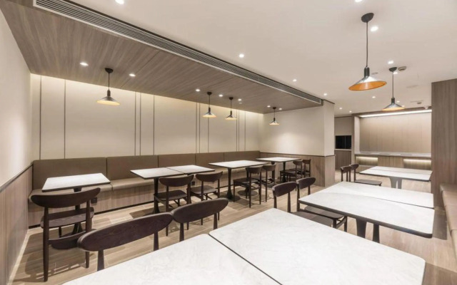 HanTing Hotel (Shanghai North Sichuan Road Dongbaoxing Road Subway Station)