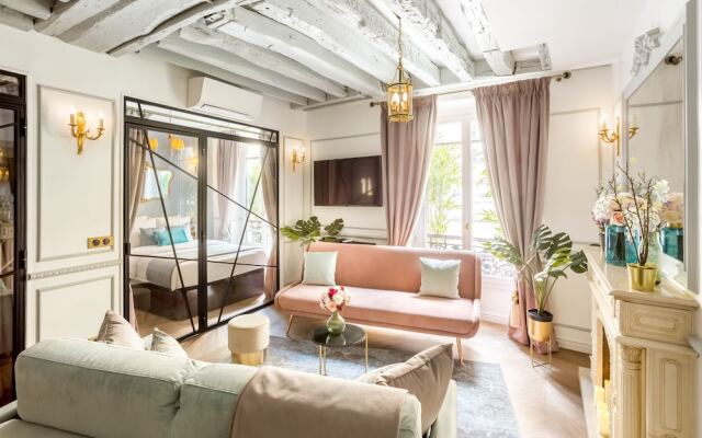 Luxury 4 Bedroom 3 Bathroom Louvre - AC