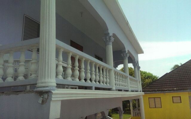 Pimento Studio Apartment