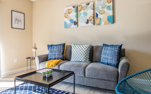Sunny Apartments near Beach by Frontdesk