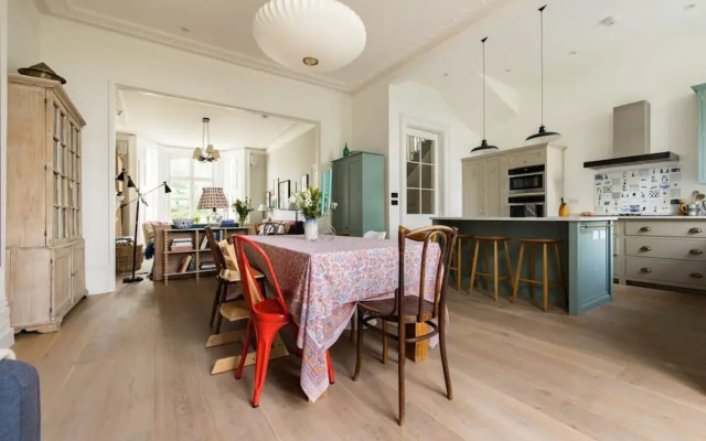 Elegant Primrose Hill Townhouse With Garden