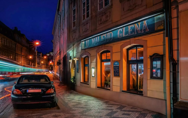 Spacious Apt at Mala Strana, Charles Bridge 3min