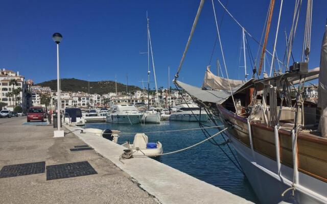 2239-Lovely 2 bedrooms with pool and paddle court