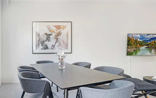 Kozyguru | Camperdown | Cozy 2-Bed Apt + Parking