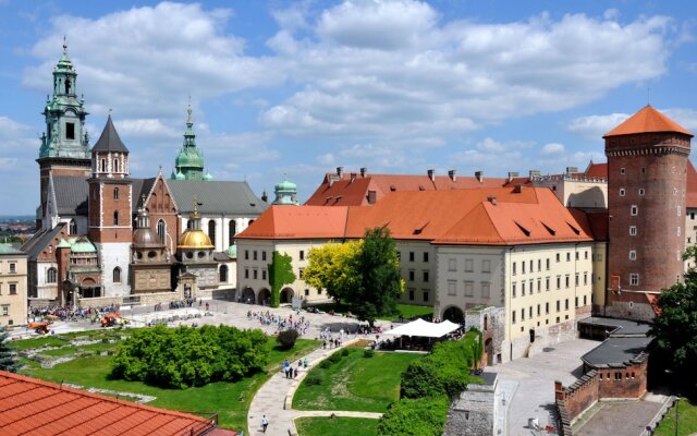 Wawel Apartments - Riverside Castle