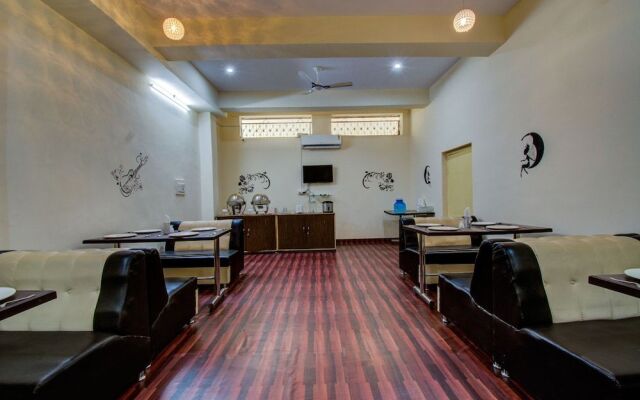 OYO 16578 RS Palace
