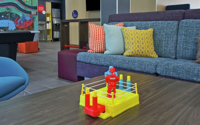 Tru by Hilton Mobile