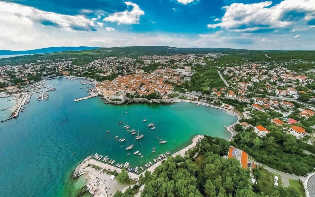 Stunning Home in Malinska With Wifi and 2 Bedrooms
