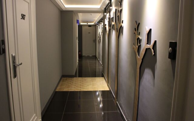 Hotel Story
