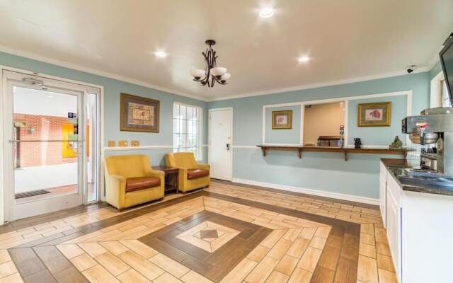 Winton Inn & Suites