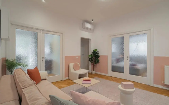 Vibrant & Spacious 3BR Condos on Amzei Square