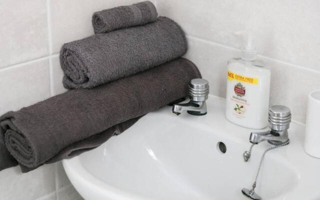 Cosy Flat - Access to City Centre/Airport/Stadiums