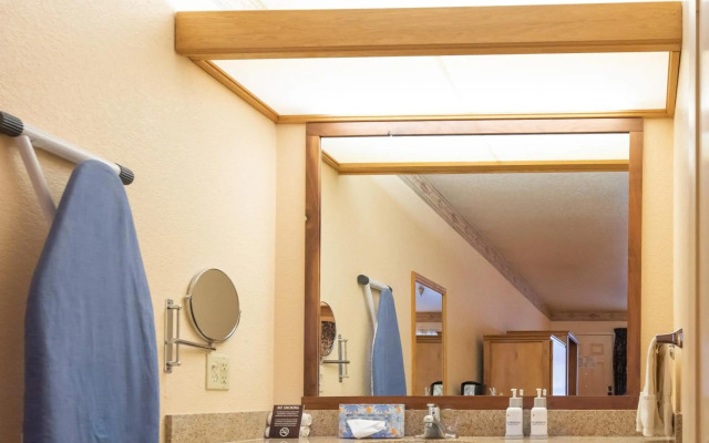 The Redwood Riverwalk, A Boutique Hotel