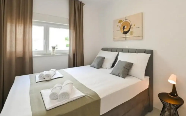 Pool apartments Break B