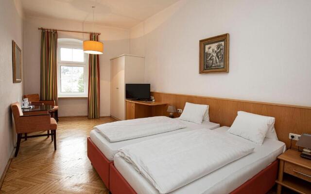 Keramikhotel Goldener Brunnen