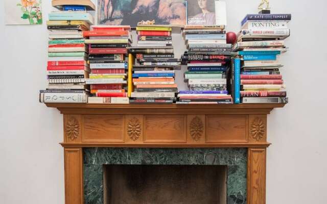 Beautiful and Light Chelsea 1 Bed Apartment