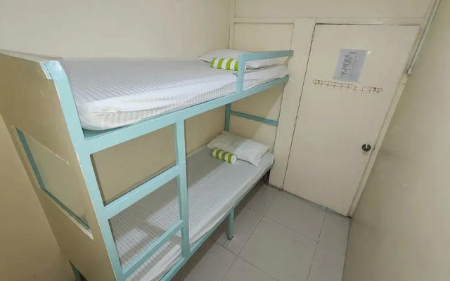 Resort’s Side Hostel near Shangrila