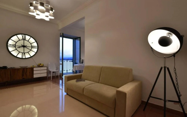 Duomo sea Side Deluxe Apartment