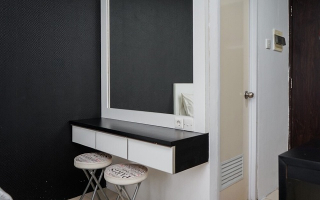 Simply Monochrome And Minimalist Studio At Serpong Greenview Apartment – Guest Rooms – South Tangerang
