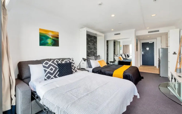 Sea City Views Takapuna Studio w Carpark