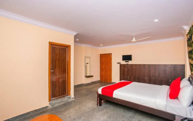 OYO 19038 Mathrushree Comforts