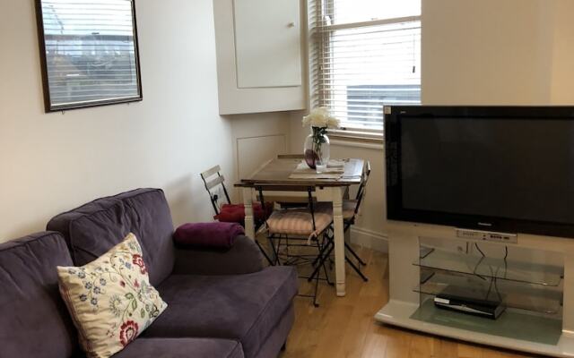 2 Bed Flat by Shoreditch Station Zone 1
