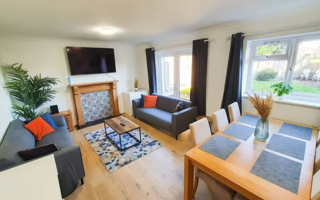 Cheerful 4-bedroom House