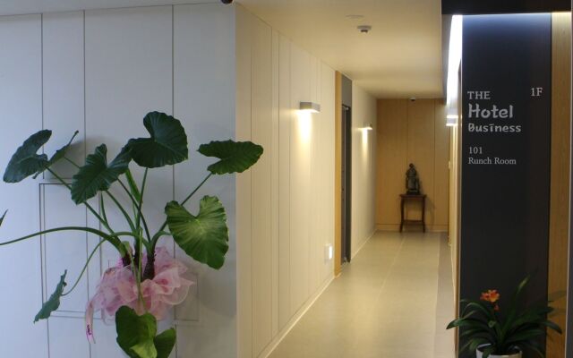 Gyeongpodae The Hotel Business