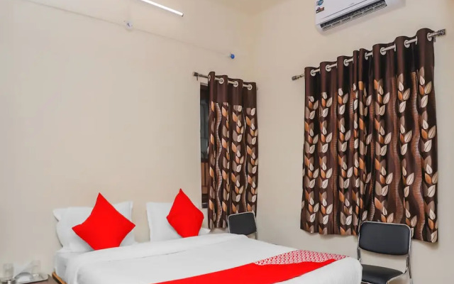 OYO 15847 Hotel Mathura Lodging