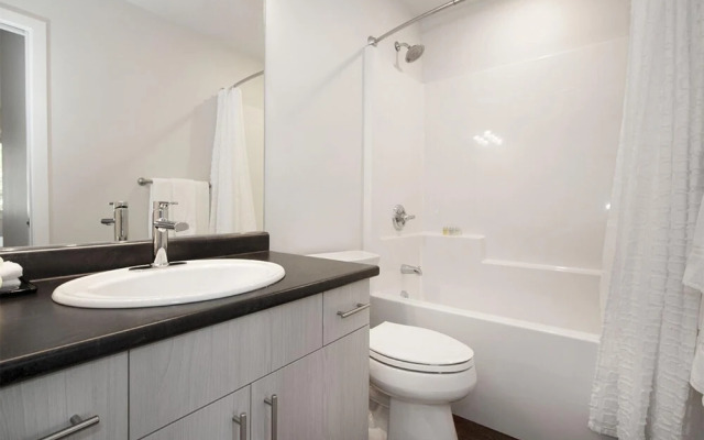 Gorgeous 2-bedrooms Duplex Upper Unit