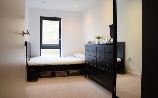 2 Bedroom Apartment With Parking in Camberwell