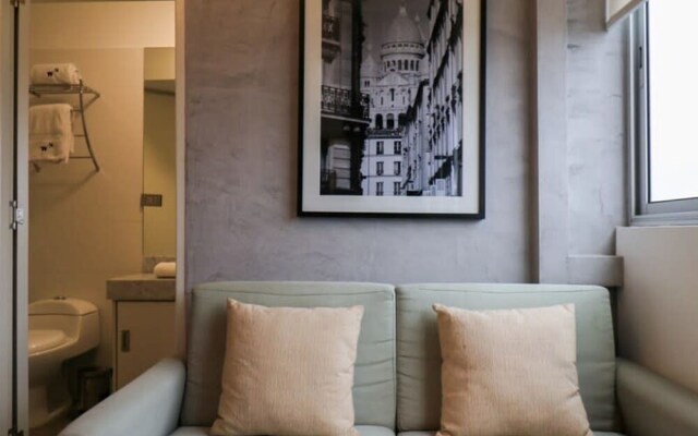 Monochromatic Loft in the Center of Barranco