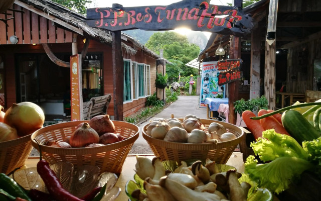 PP Red Tuna Hut