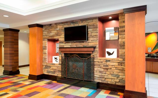 Fairfield Inn & Suites by Marriott State College