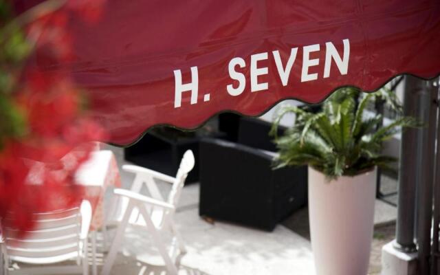 Hotel Seven